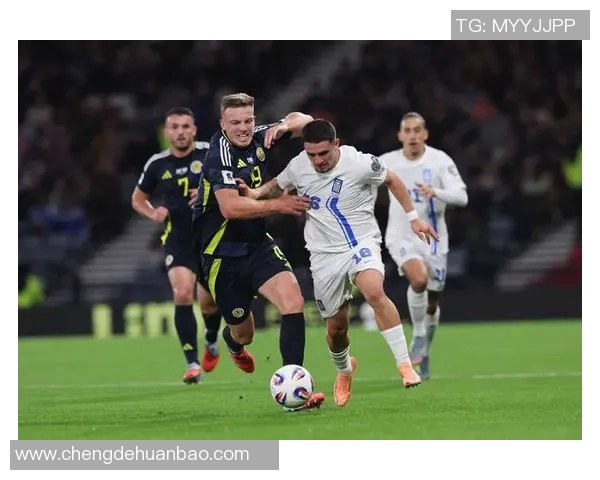 苏格兰现役足球球星奋战绿茵场引领球队追逐荣耀梦想